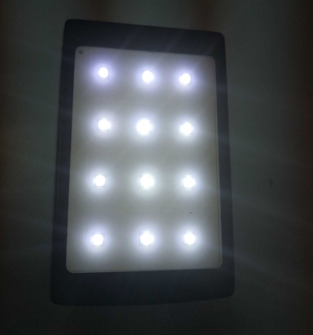 Baterie externa 20.000 mAh cu incarcare solara si lanterna de 20 LED