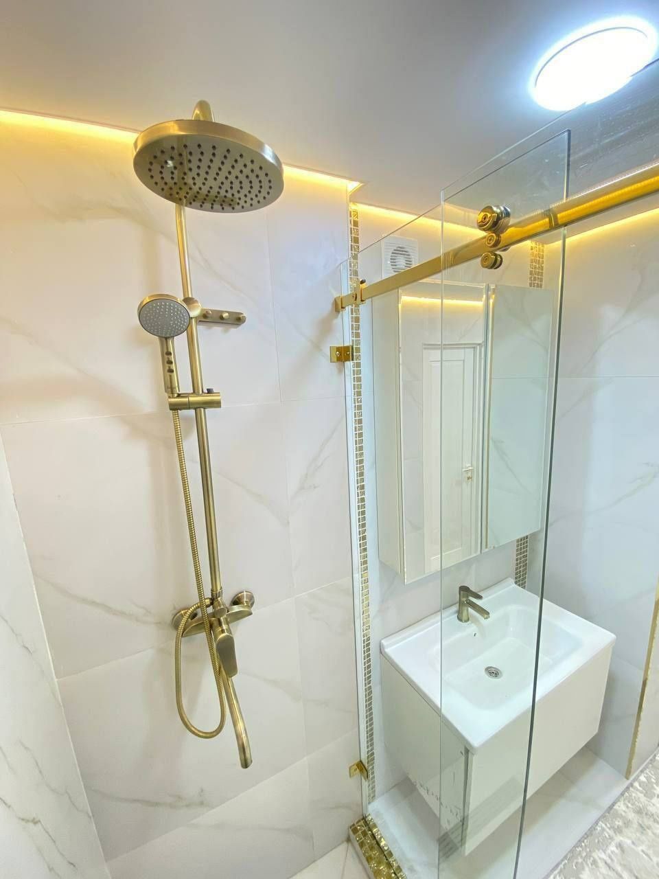 Продаётся Ул. Мукимий 1в2 3этаж. Кирпич балкон 2* 6.