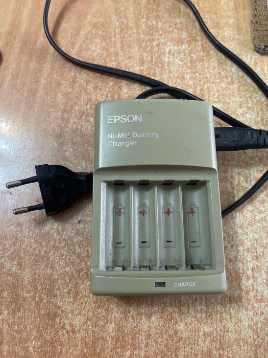 Зарядное устройство для  батареек АА 1,5 вольт и таких же аккумуляторо