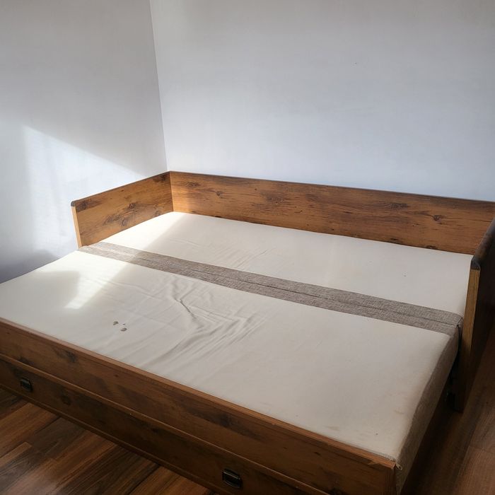 Мебели от естествено дърво