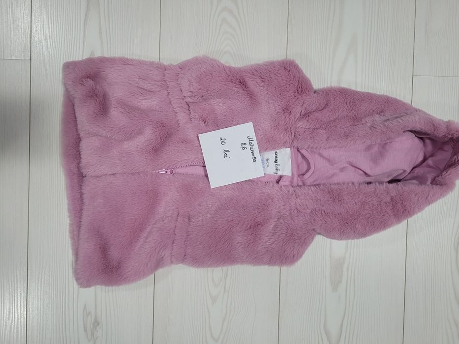 Vand haine mărimea 86,preț pe bucata
Nu asigur transport