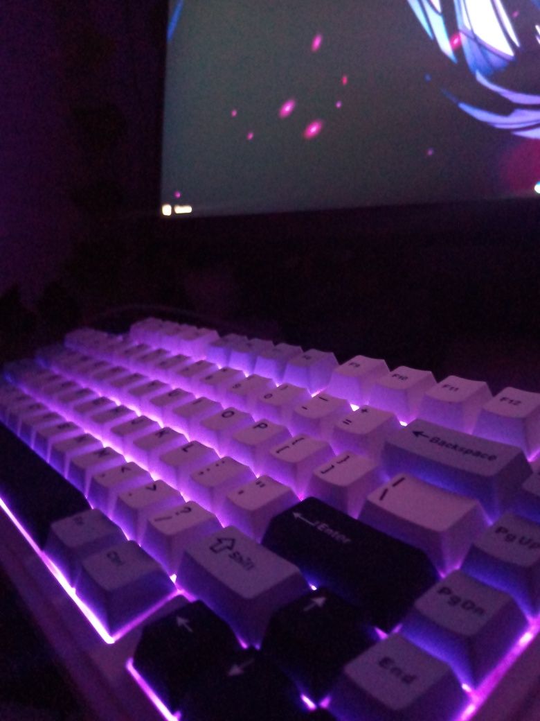 продам игровую клавиатуру Аула ф75