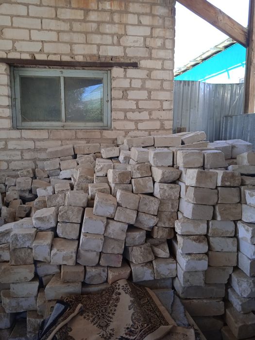 Продажа силикатных  б/у кирпичей