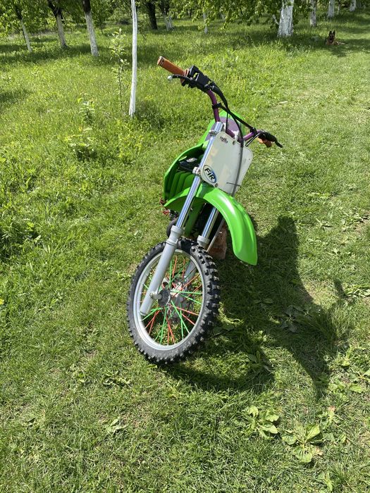 Motocicleta Kawasaki kx85