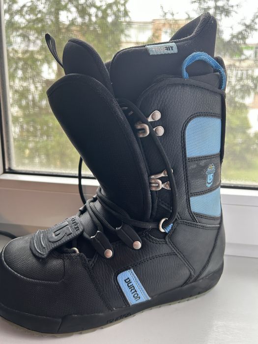 Placa Snowboard BURTON, Boots BURTON, Casca MiVida, Ochelari REBELL