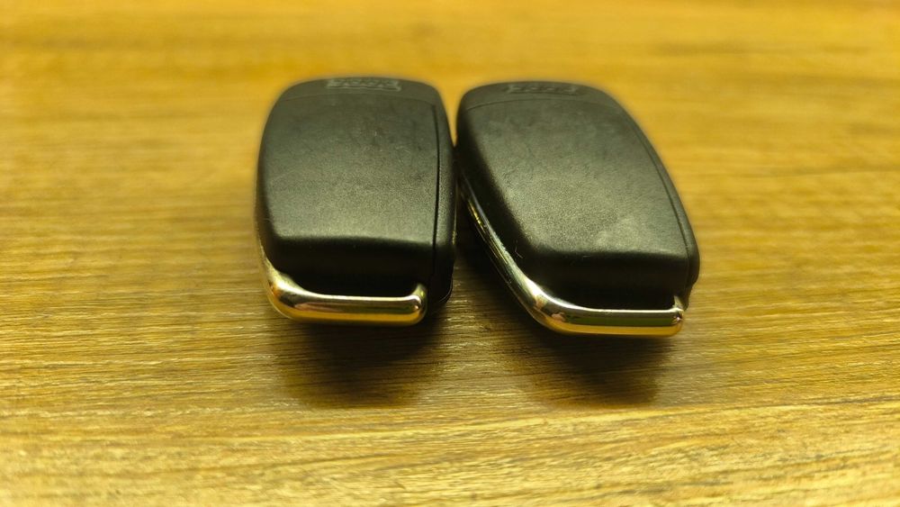 Комплект оригинални ключове за Ауди като НОВИ! 2 броя