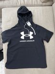 Продавам Under Armour черен дамски суичър с качулка (hoodie), размер М