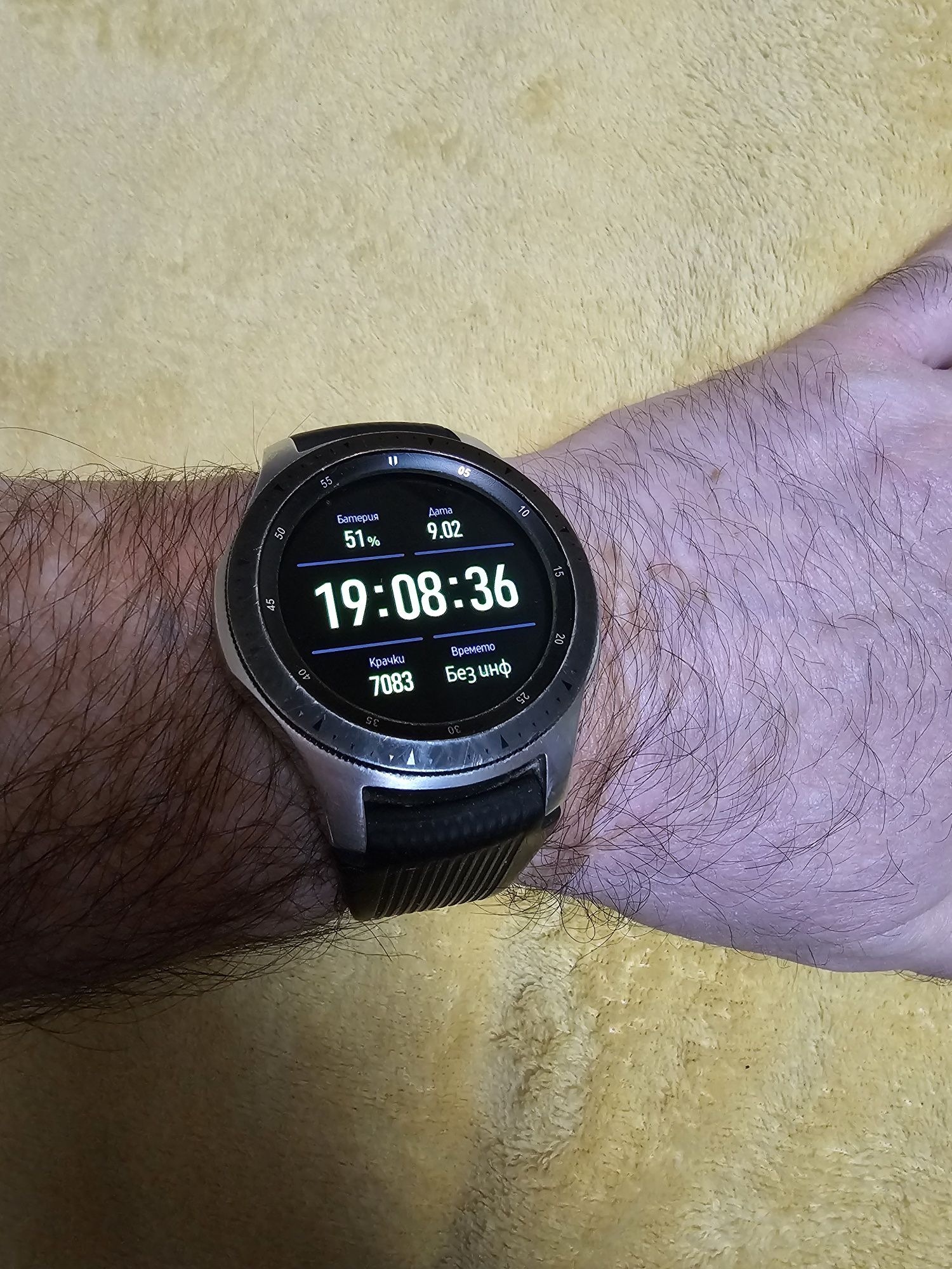 Продавам Samsung Galaxy Flip3 5G + часовник R800