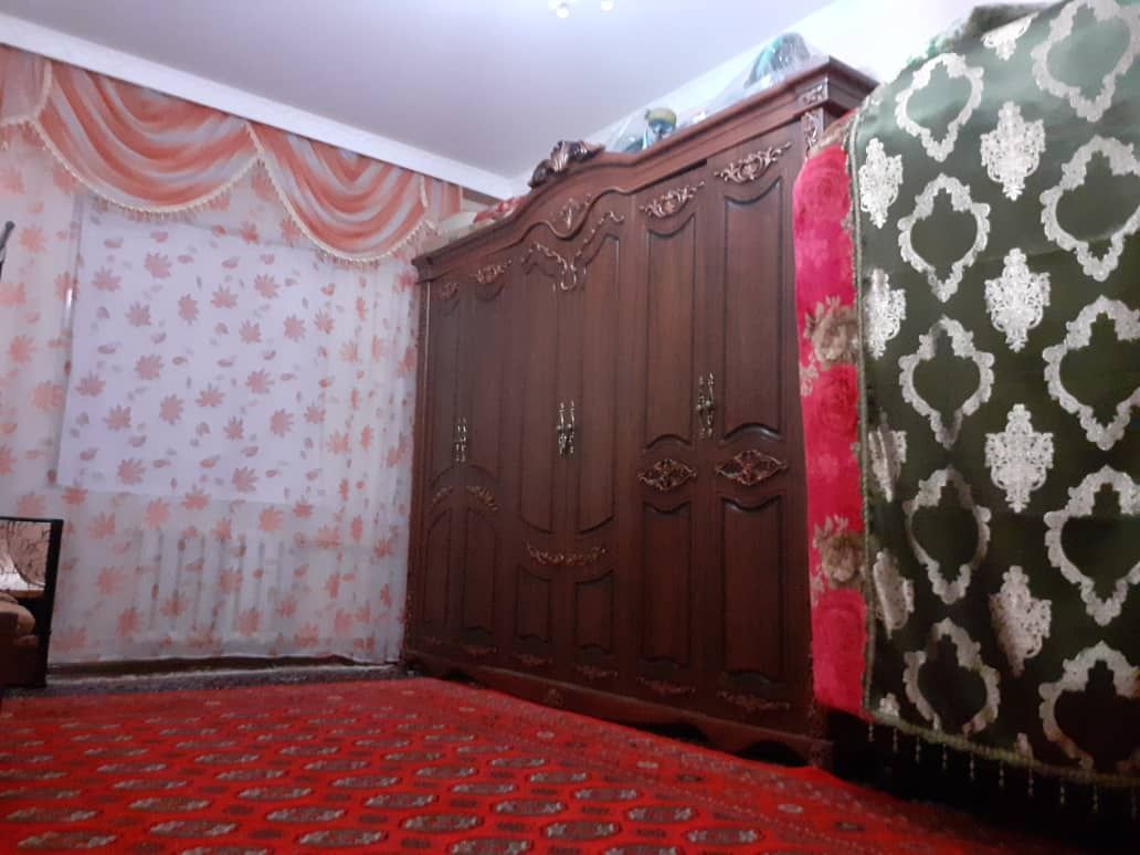 А, Сомийда 5 чи микрорайон 3 хонали уй жихозлари билан сотилади