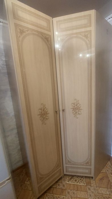 Продам угловой шкаф , в хорошем  состоянии,вместительный