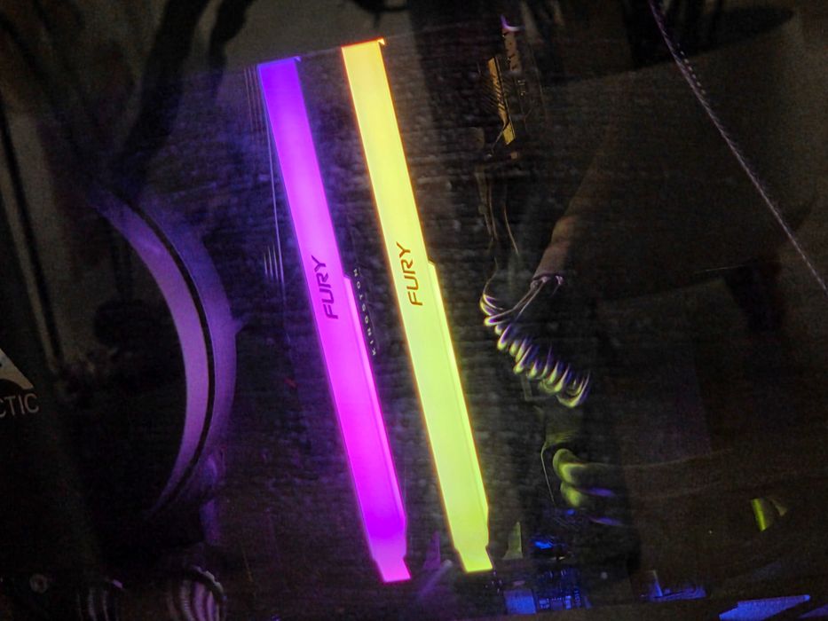 AMD Ryzen 5800X3D, Asus X570-PLUS, Kingston DDR4 32GB 3733Mhz