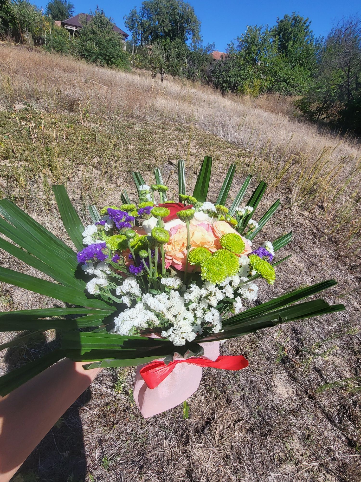 Букети, цветя в саксия, кошници с цветя.