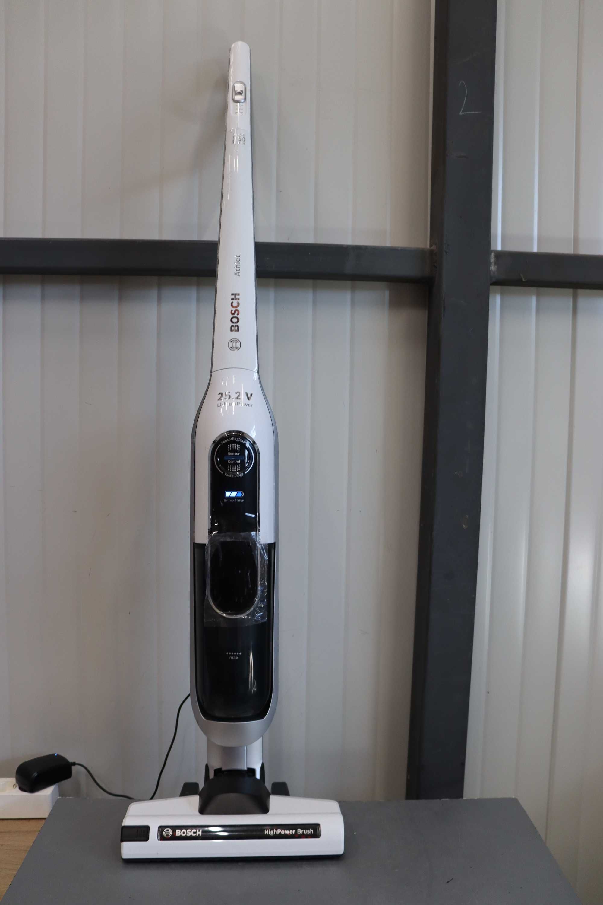 Безжична прахосмукачка Bosch BCH6ATH25 Athlet, ел. четка, 25.2V