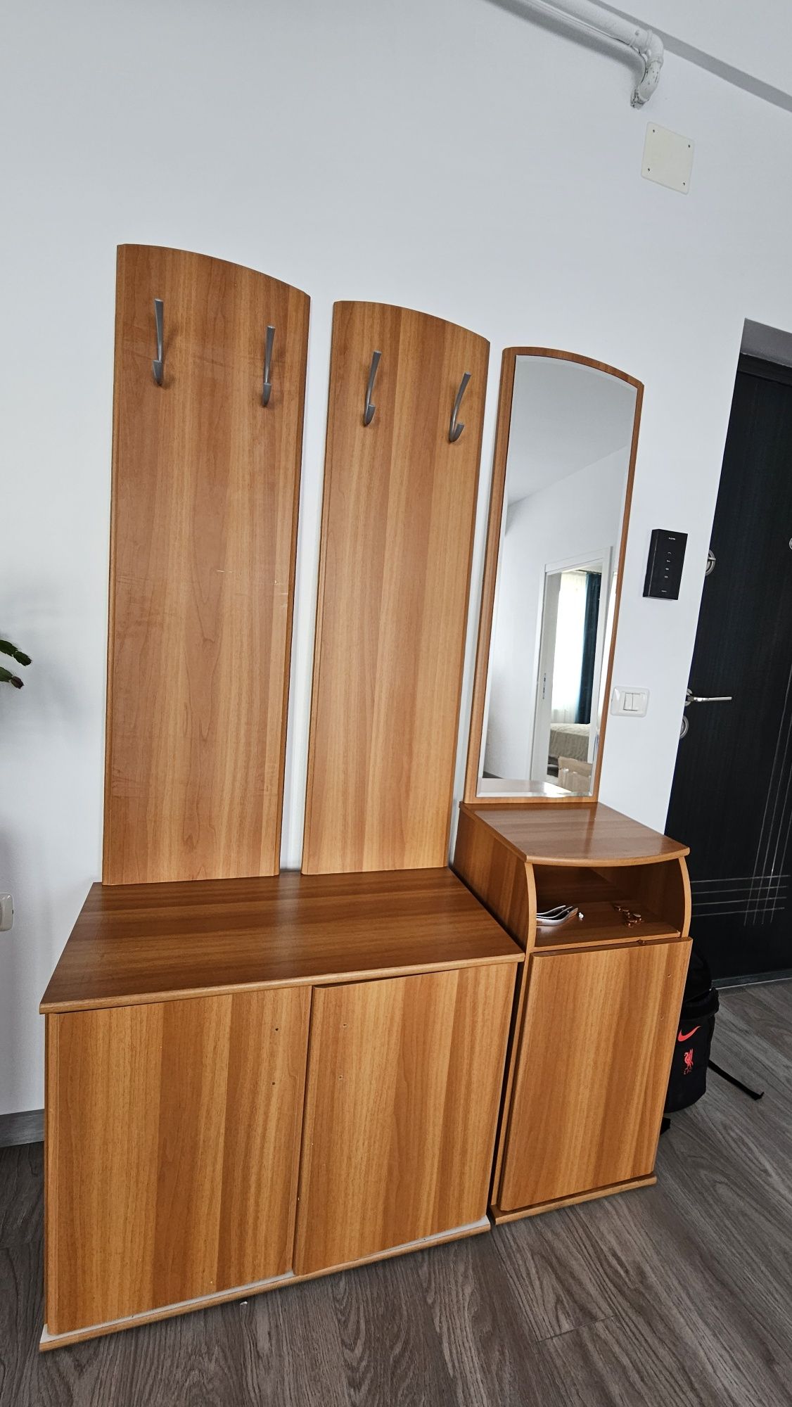 Cuier modern pentru hol