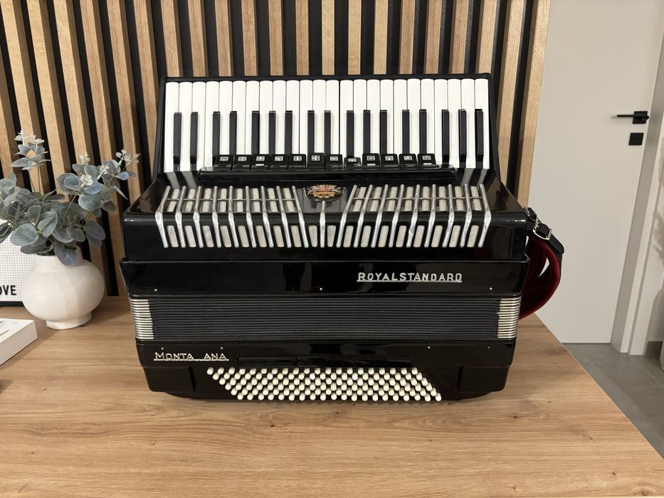 Acordeon RoyalStandard Montafana cu semicamera