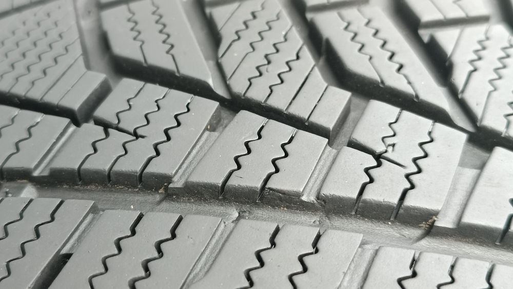 225/50/17 Hankook