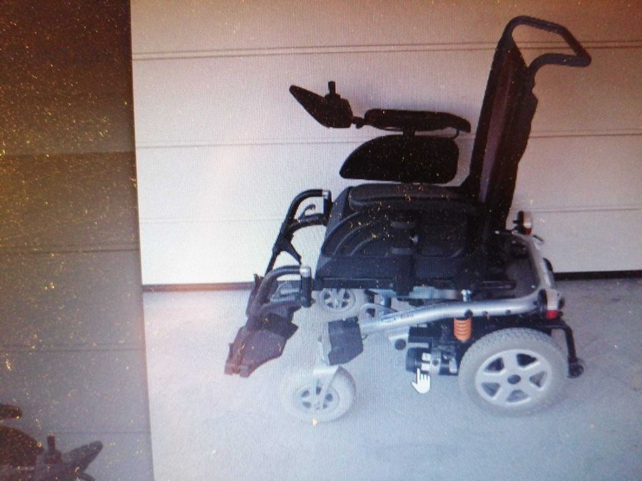 Carucior electric invalizi Invacare Bora