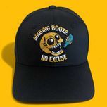 Черна шапка с козирка с надпис 'Abusing Booze No Excuse'