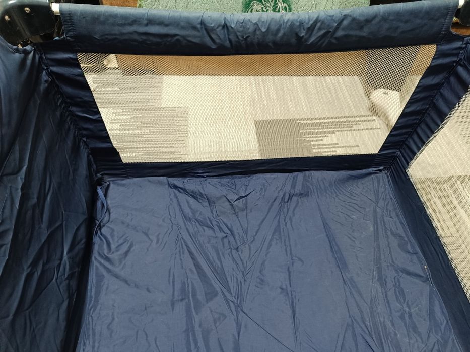 Продается детский манеж на колесиках, складной