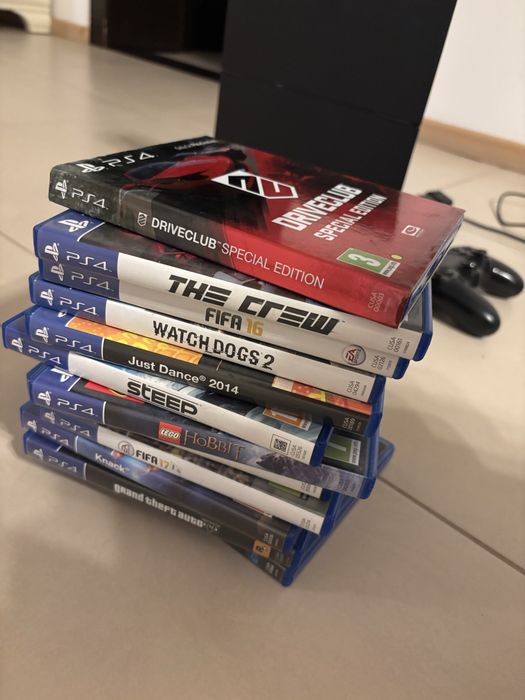 Vand Ps4 , 12 jocuri,2 controllere si camera,merge bine