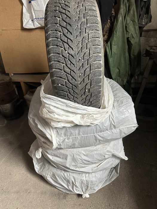 Зминяя резина 285/50R20 nokian hakkapelita липучка