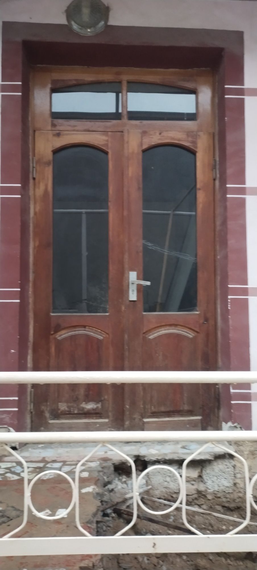 Eshik va 2 ta rom