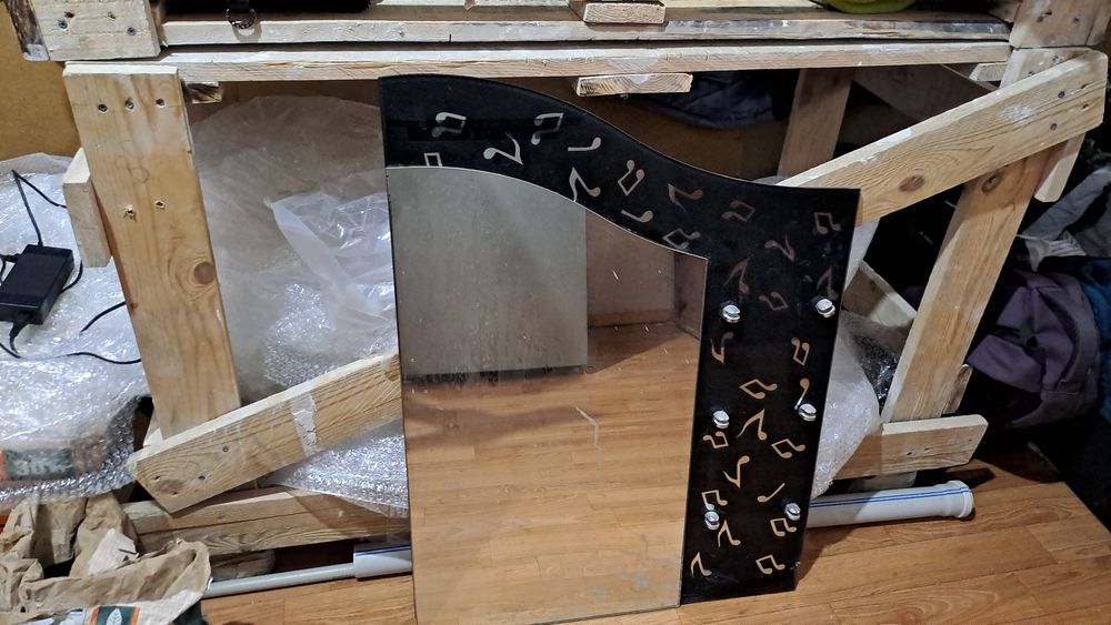 Отдам зеркало в отл.сост. От плитк шокол.не отказ.