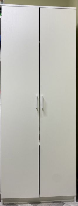 Шкаф 35000.Кошуге байланысты срочно сатылады.