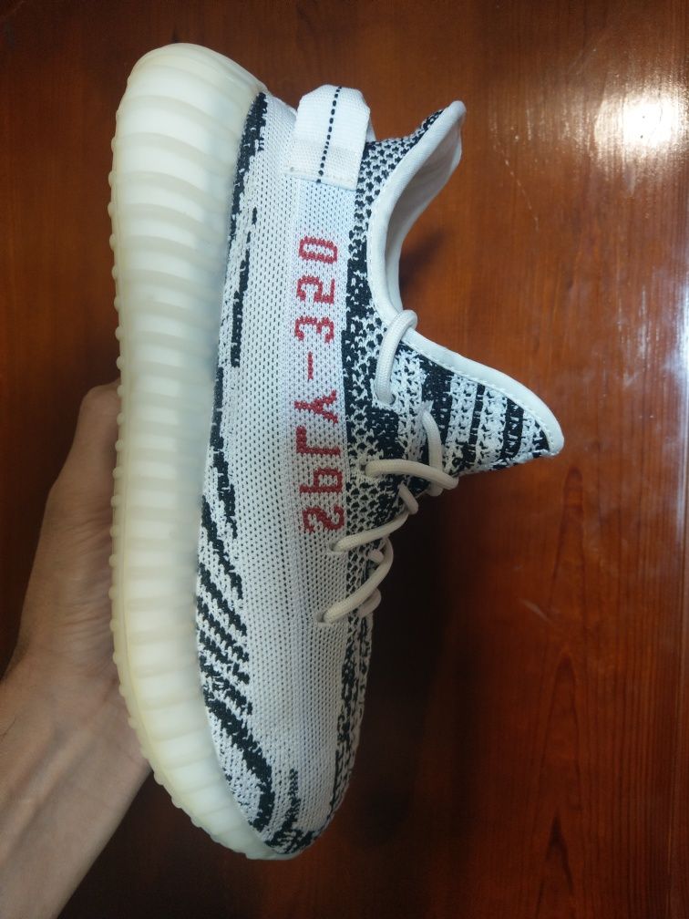Adidas Yeezy Boost 350 Zebra. 42нм. 26,5см.