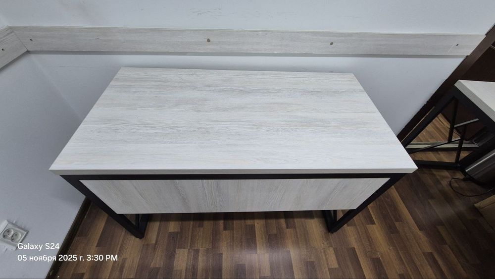 Офисный рабочий стол