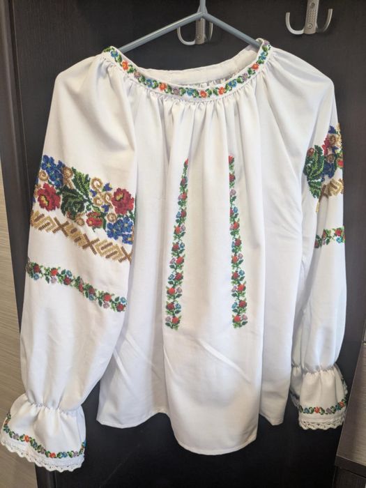 Ie traditionala cusuta cu margele