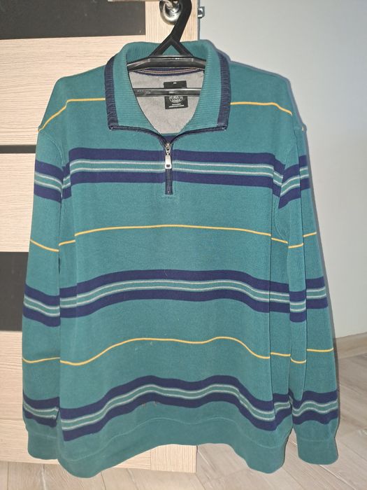 Полосатая зеленая кофта