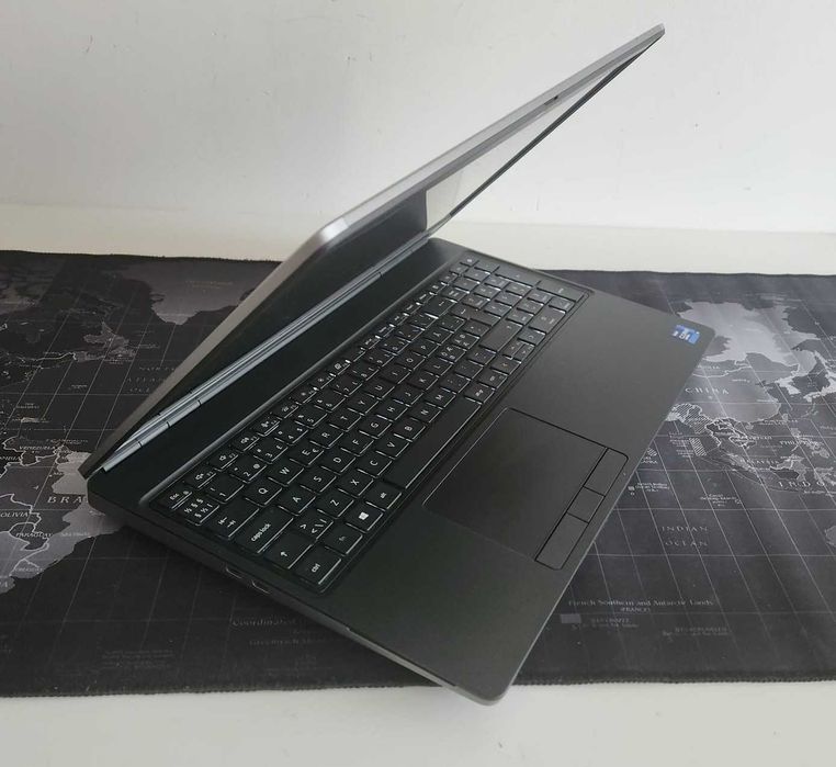 Dell Precision 7560 15,6"FHD i9-11950H nVidia RTX A2000 128GB RAM