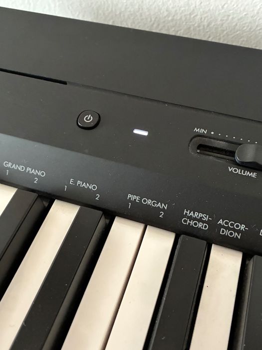 Yamaha P-145B - 88 клавиша, перфектно състояние + педал и покривало