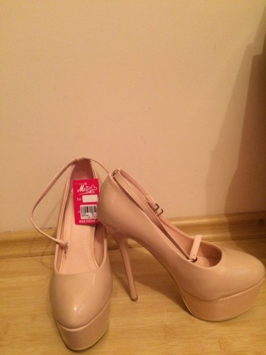 Pantofi noi nude cu toc