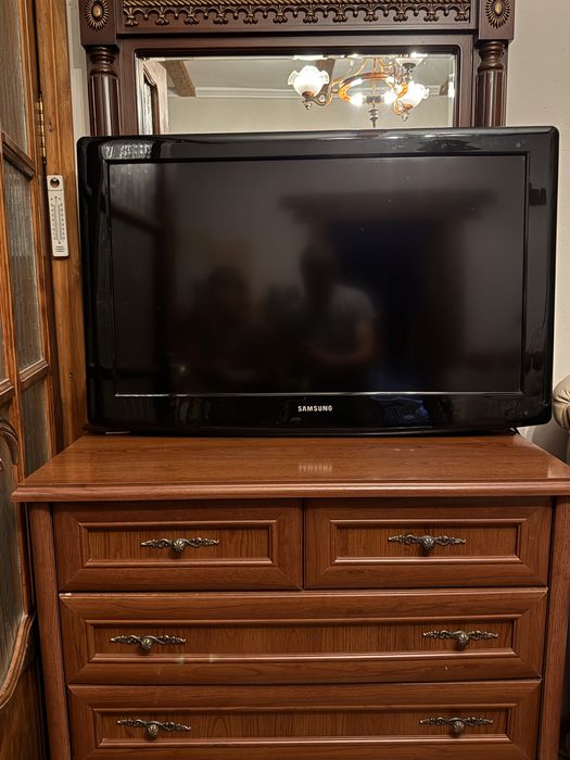 Большой Samsung 40 дюймов 102 см