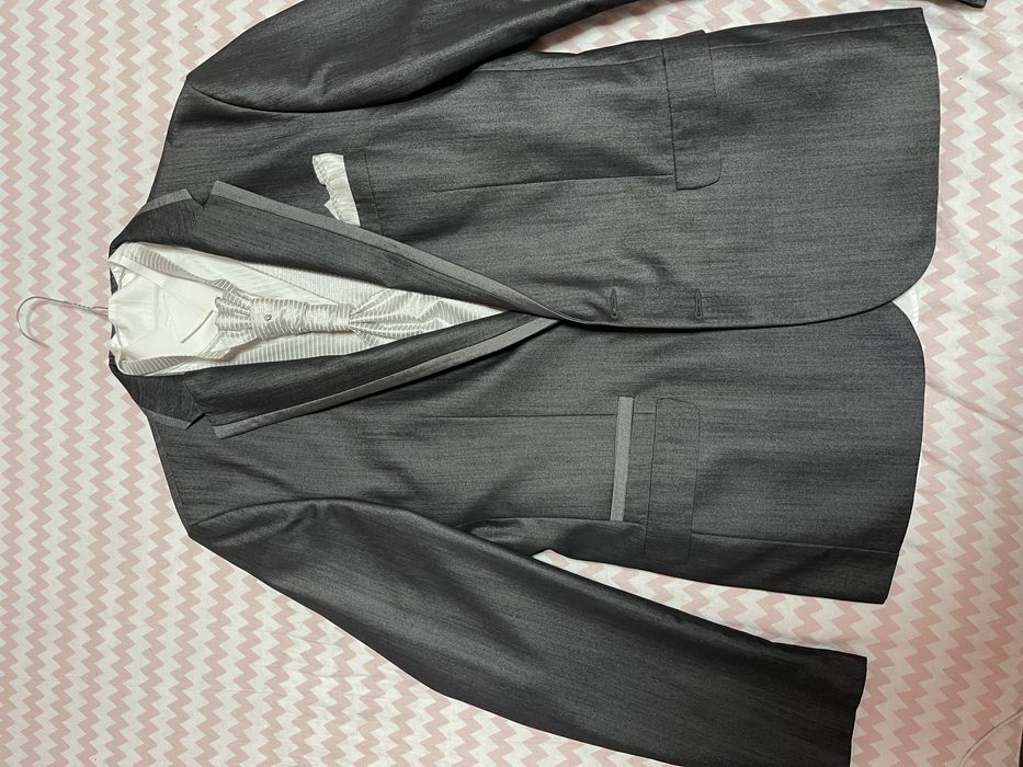 Официален костюм