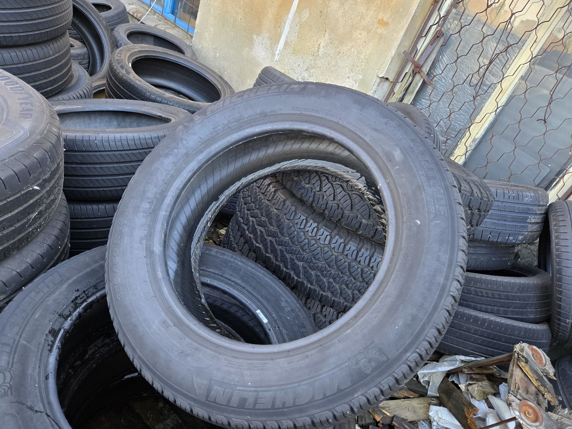 4бр. 235 60 18 Michelin летни.