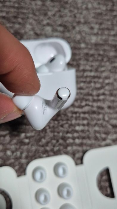 Casti Apple noi-noute