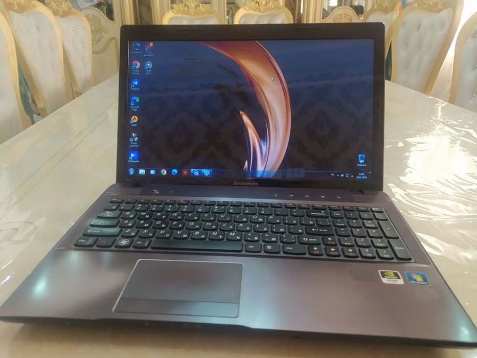Lenovo Z570  Ideapad 256 ssd 512 hdd 8Gb ram