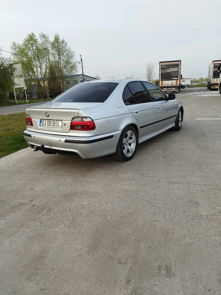 Vând BMW E39 facelift