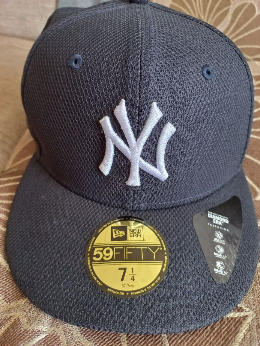 Продам новый snapback (кепку) New Era NY YANKEES