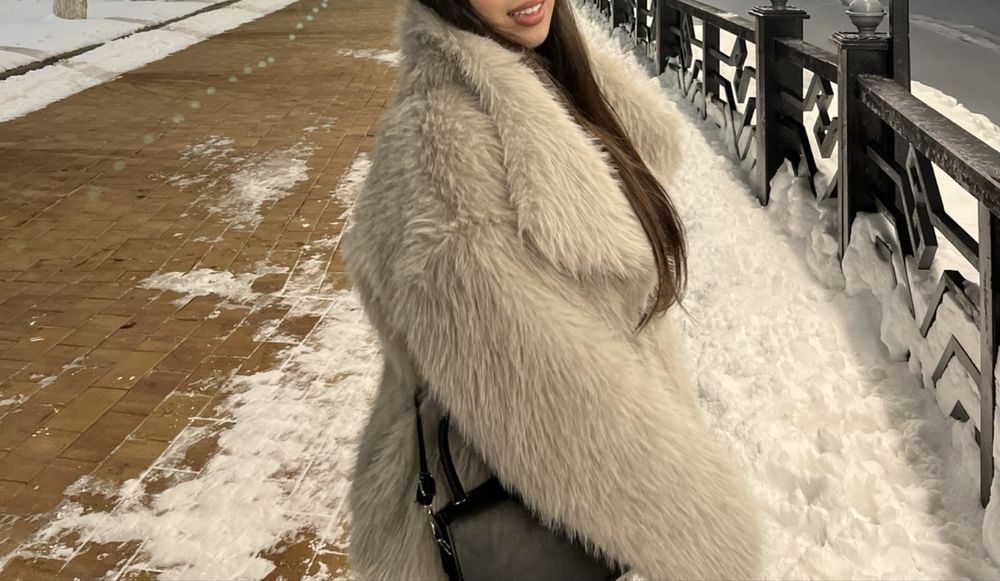 Шуба, бежевая, теплая, новая