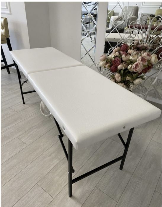 Продам кушетку, цвет белый