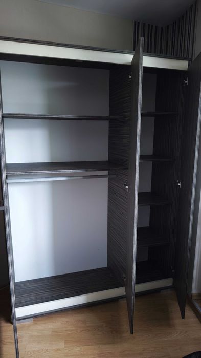 Трикрилен гардероб + скрин, като НОВИ