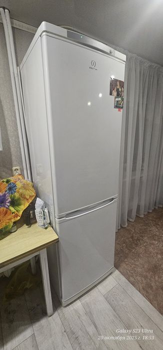 Холодильник Indesit SB200
