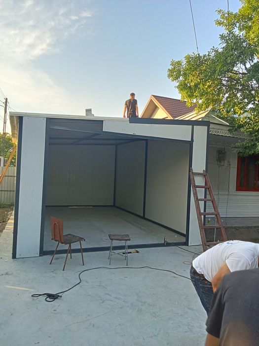 Vindem garaje cu uși acționate electric