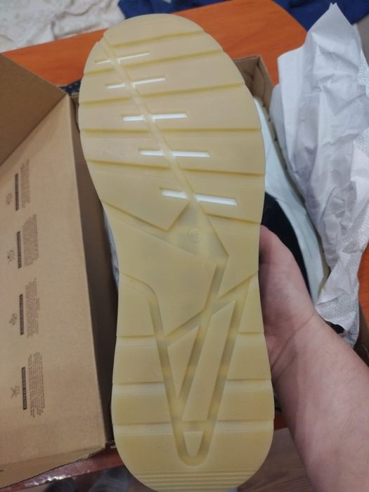 Мъжки маратонки 45 номер естествена кожа  bullboxer