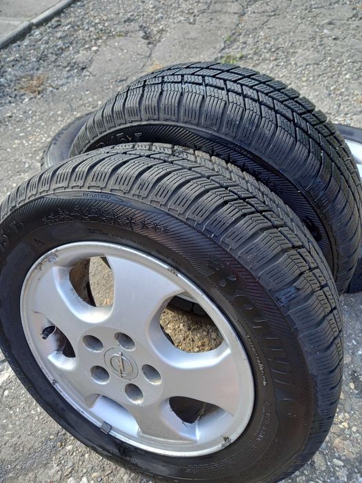 Vând 4 roti  cu cauciucuri de iarnă in 5 prezoane 195/65/15