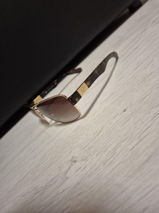 Vând ochelari soare